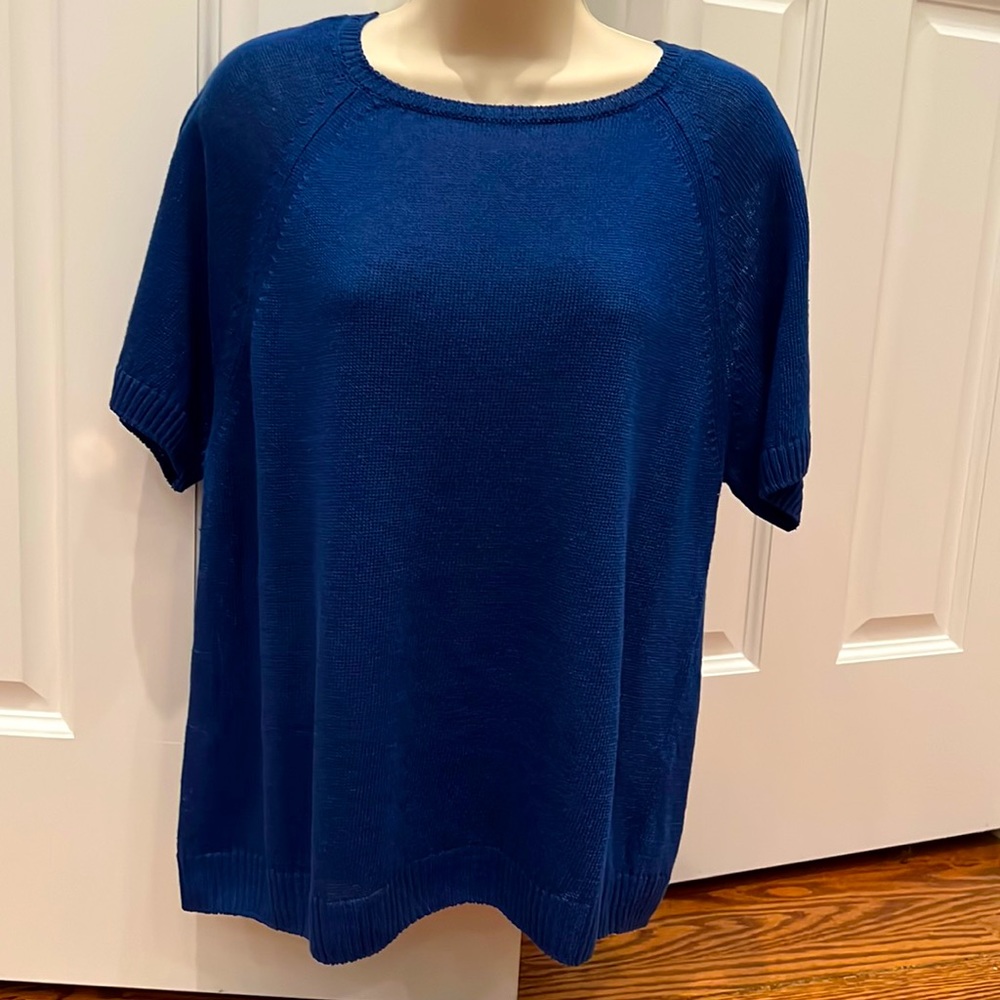 Max Mara linen blouse, NWOT. Relaxed fit. Jewel blue tone.
